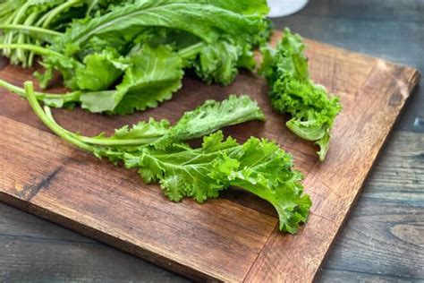 How does Mustard greens, raw fit into your Daily Goals - calories, carbs, nutrition