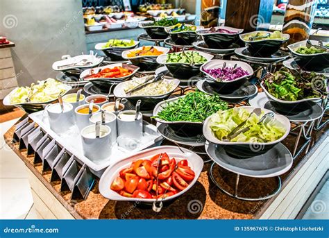 How does Natural Salad Vegetarian Costing fit into your Daily Goals - calories, carbs, nutrition