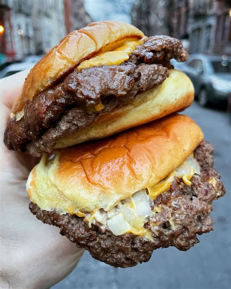 How does New York Burger fit into your Daily Goals - calories, carbs, nutrition
