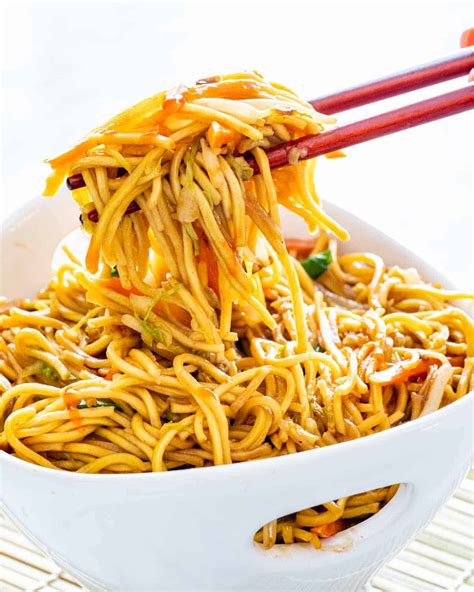 How does Noodle Chow Mein fit into your Daily Goals - calories, carbs, nutrition