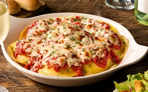 How does OLIVE GARDEN, cheese ravioli with marinara sauce fit into your Daily Goals - calories, carbs, nutrition