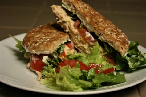 How does Oak Creek Mesquite Chicken Sandwich fit into your Daily Goals - calories, carbs, nutrition