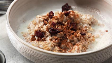 How does Oatmeal, Old Fashioned fit into your Daily Goals - calories, carbs, nutrition