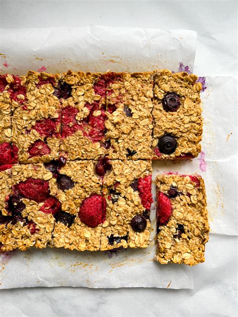 How does Oatmeal Berry Bar fit into your Daily Goals - calories, carbs, nutrition