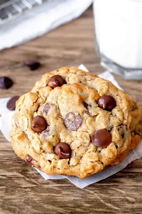 How does Oatmeal Chocolate Chip Cookies fit into your Daily Goals - calories, carbs, nutrition