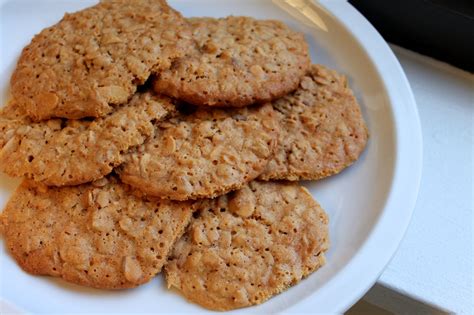 How does Oatmeal Cookie- Honey Nuts fit into your Daily Goals - calories, carbs, nutrition