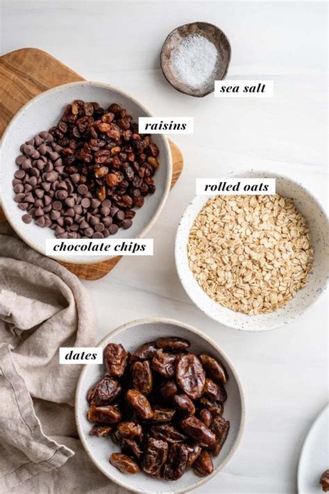 How does Oatmeal Raisin Chocolate Chip fit into your Daily Goals - calories, carbs, nutrition