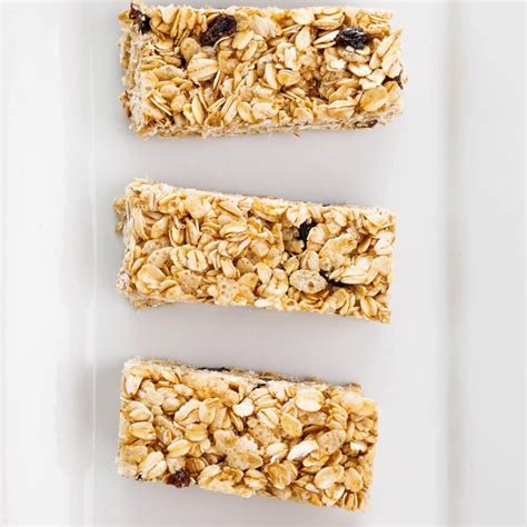 How does Oatmeal Raisin Granola Bar fit into your Daily Goals - calories, carbs, nutrition