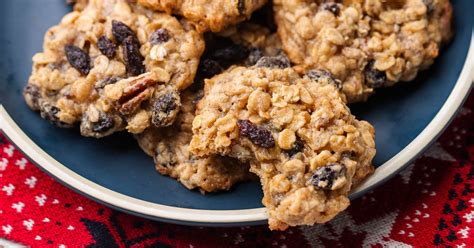 How does Oatmeal Raisin Pecan Cookie fit into your Daily Goals - calories, carbs, nutrition