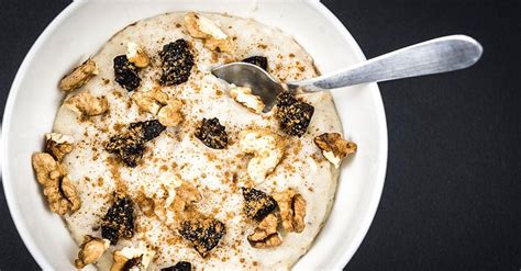How does Oatmeal Raisin Walnut fit into your Daily Goals - calories, carbs, nutrition