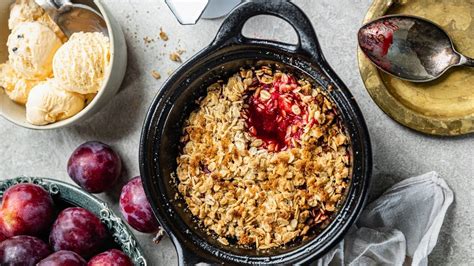 How does Oaty Plum Crumble fit into your Daily Goals - calories, carbs, nutrition