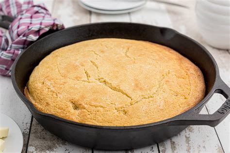 How does Old Fashioned Cornbread fit into your Daily Goals - calories, carbs, nutrition