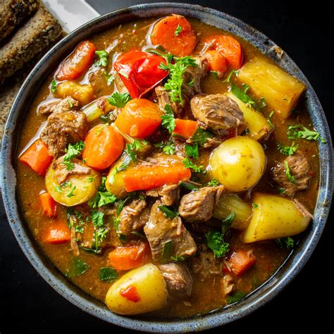 How does Old-Fashioned Beef Stew fit into your Daily Goals - calories, carbs, nutrition