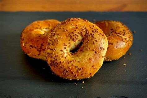 How does Onion Bagel fit into your Daily Goals - calories, carbs, nutrition