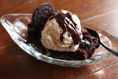 How does Oreo Brownie Sundae fit into your Daily Goals - calories, carbs, nutrition