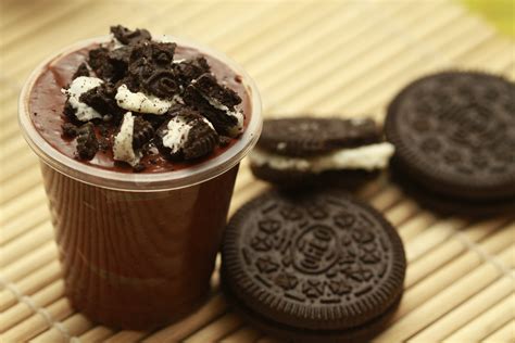 How does Oreo Cookie Mocha Sweet Shot fit into your Daily Goals - calories, carbs, nutrition