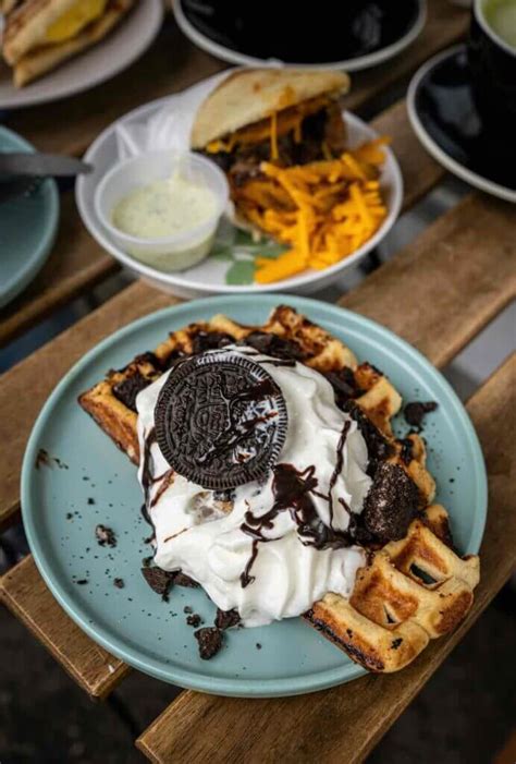 How does Oreo and Roasted Poblano Belgian LiA?ge Waffle fit into your Daily Goals - calories, carbs, nutrition