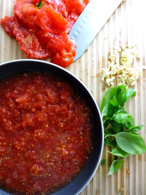 How does Organic Tomato Basil Marinara fit into your Daily Goals - calories, carbs, nutrition