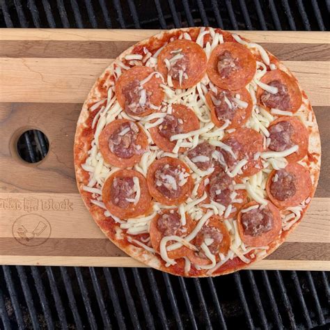 How does Original 12 Sausage and Pepperoni Pizza fit into your Daily Goals - calories, carbs, nutrition