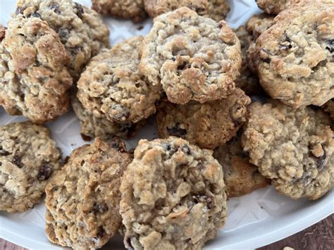 How does Outrageous Oatmeal Cookie 3-7-14 fit into your Daily Goals - calories, carbs, nutrition