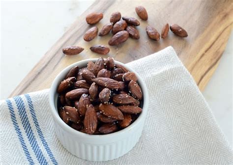 How does Oven Roasted Almonds (Sea Salt) fit into your Daily Goals - calories, carbs, nutrition