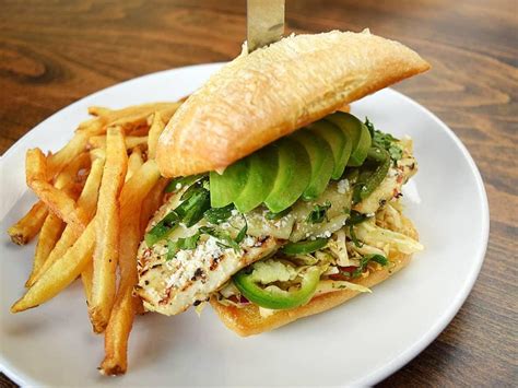 How does Oven Roasted Chili Chicken Sandwich fit into your Daily Goals - calories, carbs, nutrition