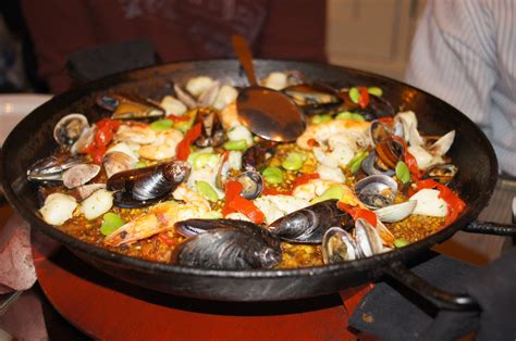 How does Paella Bar fit into your Daily Goals - calories, carbs, nutrition