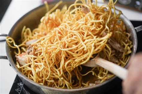 How does Pancit Noodles Plain fit into your Daily Goals - calories, carbs, nutrition