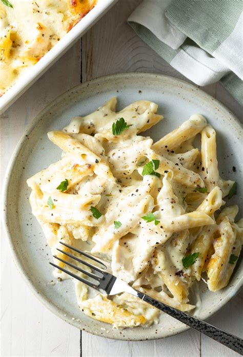 How does Pandinis Pasta Baked Chicken Alfredo fit into your Daily Goals - calories, carbs, nutrition