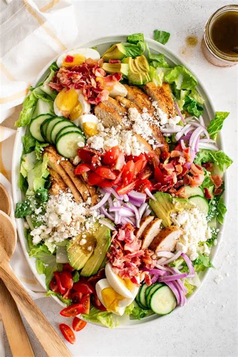 How does Pandinis Salad Entree Bistro Cobb fit into your Daily Goals - calories, carbs, nutrition