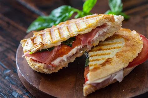 How does Panini Prosciutto & Fig fit into your Daily Goals - calories, carbs, nutrition