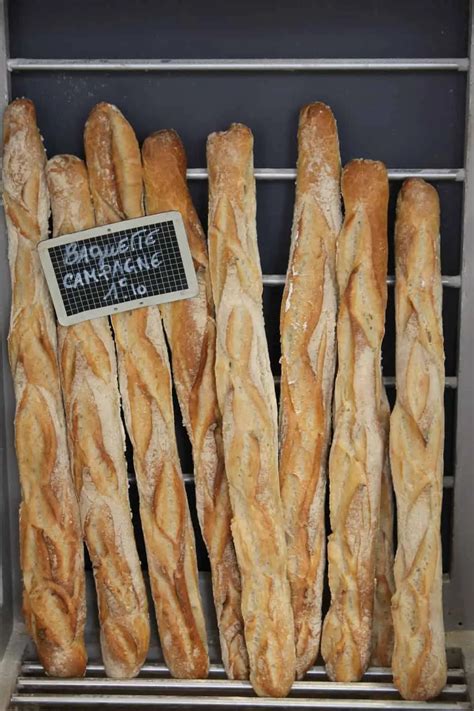 How does Parisian Baguette with Mozzarella fit into your Daily Goals - calories, carbs, nutrition