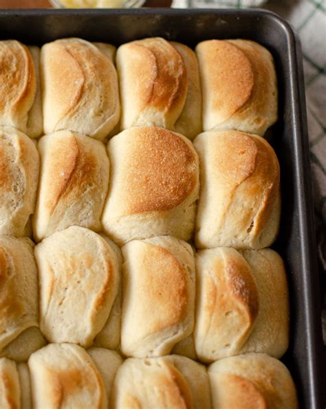 How does Parker House Style Yeast Rolls fit into your Daily Goals - calories, carbs, nutrition