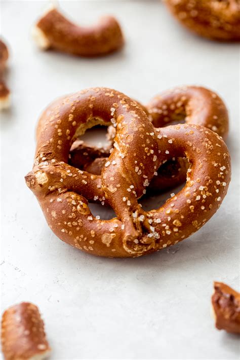 How does Parmesan Garlic Pretzel fit into your Daily Goals - calories, carbs, nutrition