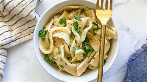 How does Parsley Egg Noodles fit into your Daily Goals - calories, carbs, nutrition