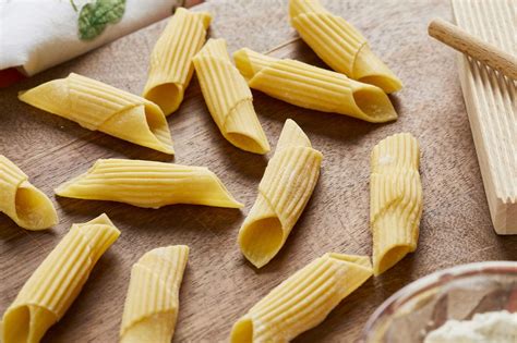 How does Pasta - Penne fit into your Daily Goals - calories, carbs, nutrition