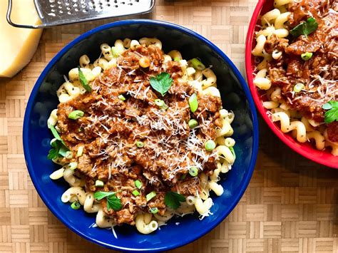 How does Pasta Cavatappi Bolognese Soy Vegetarian 8 oz Spoodle fit into your Daily Goals - calories, carbs, nutrition