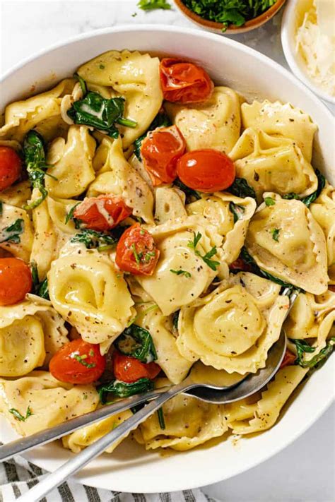 How does Pasta tortelloni with white wine sauce fit into your Daily Goals - calories, carbs, nutrition