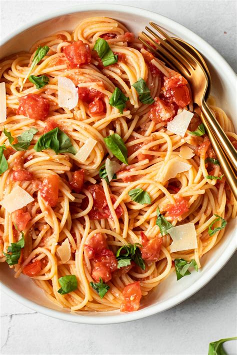 How does Pasta with Fresh Tomato Sauce fit into your Daily Goals - calories, carbs, nutrition