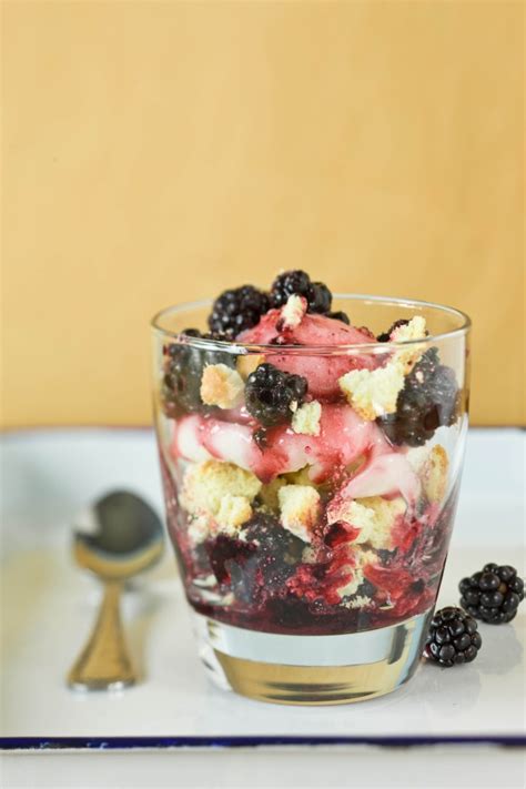 How does Peach Blackberry Parfait fit into your Daily Goals - calories, carbs, nutrition