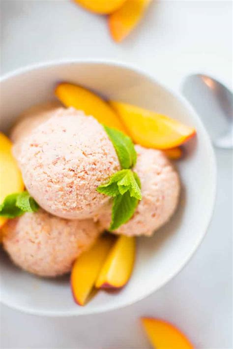 How does Peaches with Ice Cream fit into your Daily Goals - calories, carbs, nutrition