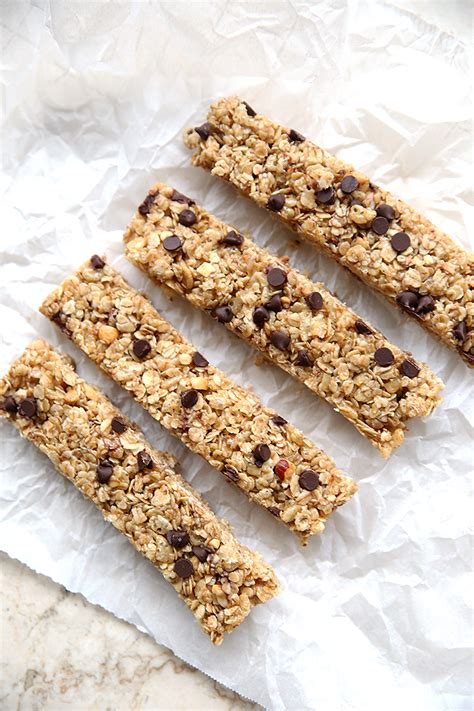 How does Peanut Butter Chocolate Chip Chewy Granola Bar fit into your Daily Goals - calories, carbs, nutrition