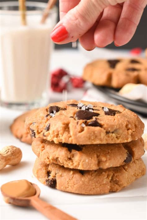 How does Peanut Butter Chocolate Chip Cookie fit into your Daily Goals - calories, carbs, nutrition