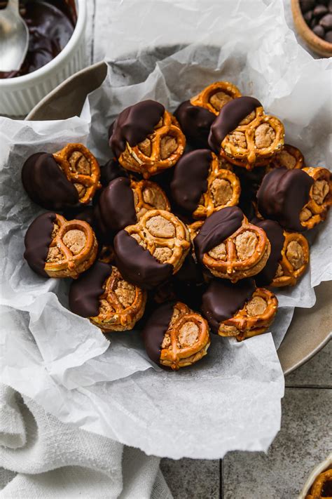 How does Peanut Butter Pretzel fit into your Daily Goals - calories, carbs, nutrition