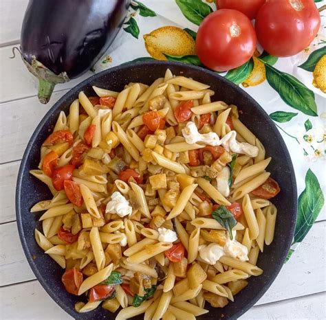 How does Penne Melanzane (1) fit into your Daily Goals - calories, carbs, nutrition