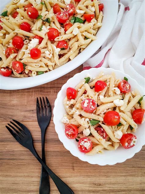 How does Penne with Feta, Tomato & Spinach, with Breadstick fit into your Daily Goals - calories, carbs, nutrition