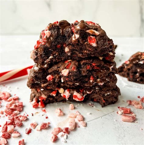 How does Peppermint Cookie Delight fit into your Daily Goals - calories, carbs, nutrition