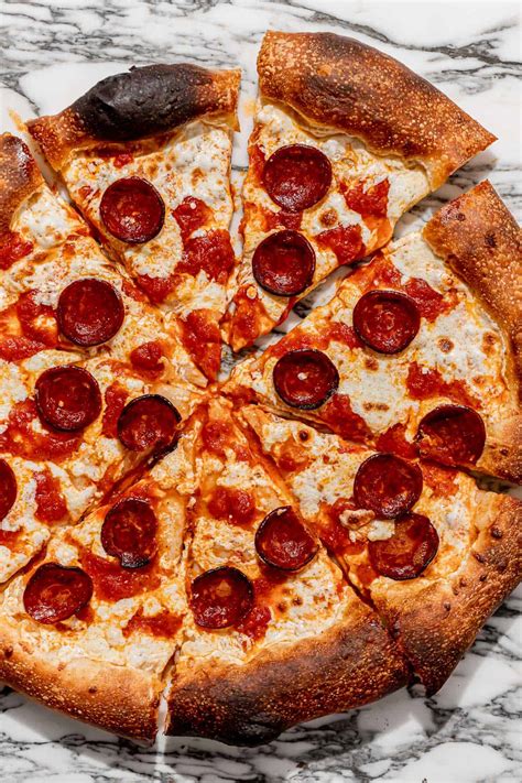 How does Pepperoni Pizza Med fit into your Daily Goals - calories, carbs, nutrition