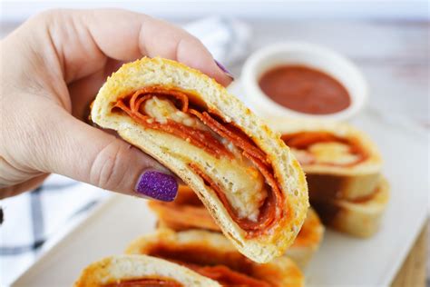 How does Pepperoni Rolls fit into your Daily Goals - calories, carbs, nutrition