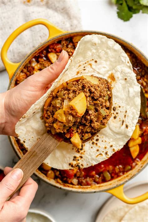 How does Picadillo Casserette fit into your Daily Goals - calories, carbs, nutrition